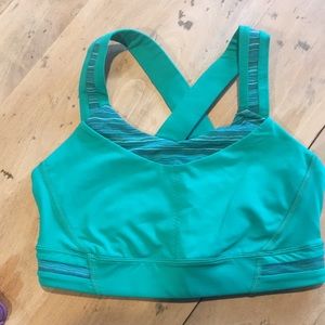 EUC 🍋lululemon 🍋 bra with POCKETS